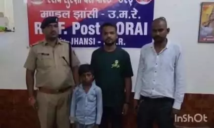 उरई: रेलवे स्टेशन पर RPF पुलिस ने ऑपरेशन मुस्कान के तहत गुम हुई नाबालिक लड़की को सकुशल बरामद कर परिजनों को सुपुर्द किया