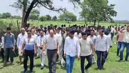 पिड़ावा: ज़िला कलेक्टर अजय सिंह राठौड़ ने पिड़ावा में वृक्षारोपण अभियान के तहत नीम का पौधा लगाया, आमजन को किया प्रेरित