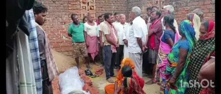 अरवल: हैबतपुर गांव में भाकपा सदस्य के निधन पर शोक संवेदना व्यक्त करने पहुंचे विधायक महानंद सिंह