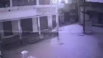 मुरादाबाद: पाकबड़ा थाना क्षेत्र में चुनावी रंजिश के चलते दो पक्षों के बीच जमकर लाठी-डंडे चले, घटना का वीडियो सोशल मीडिया पर वायरल