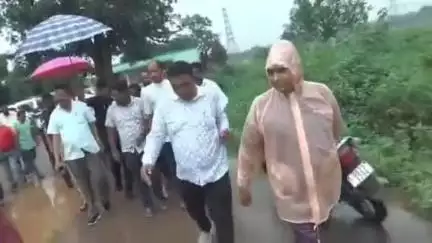 ଝାରସୁଗୁଡା: ଲଗାଣ ବର୍ଷା ଯୋଗୁଁ ଝାରସୁଗୁଡା ଜିଲ୍ଲାରେ ହୋଇଥିବା କ୍ଷୟକ୍ଷତି ଆକଳନ କଲେ ରାଜସ୍ୱ ମନ୍ତ୍ରୀ