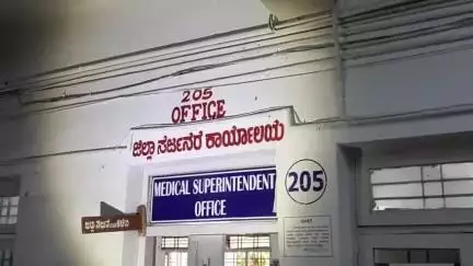 ಕಾರವಾರ: ನಗರದ ಸರ್ಕಾರಿ ಆಸ್ಪತ್ರೆಯ ಸರ್ಜನ್ ಲೋಕಾಯುಕ್ತ ಬಲೆಗೆ: ಲಂಚ ಸ್ವೀಕರಿಸುವಾಗ ರೆಡ್ ಹ್ಯಾಂಡ್ ಆಗಿ ಸಿಕ್ಕಿ ಬಿದ್ದ ವೈದ್ಯ