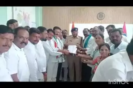 మెదక్: సిరిసిల్ల ఎమ్మెల్యే కల్వకుంట్ల తారకరామారావు పై ఫిర్యాదు చేసిన కాంగ్రెస్ నేతలు చంద్రపాల్ ప్రభాకర్ రెడ్డి రాజిరెడ్డి