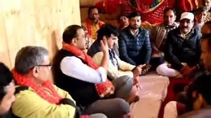 भटवाड़ी: डीएम ने मुखवा-जांगला मोटर मार्ग निर्माण को लेकर मुखवा में संबंधित अधिकारियों और ग्रामीणों के साथ की समीक्षा बैठक