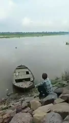 बांगरमऊ: बंगारमऊ में मुरादाबाद के गंज में गंगा नदी में डूबे चाचा-भतीजे, आषाढ़ पूर्णिमा पर स्नान के दौरान तेज बहाव में बहे गोताखोर
