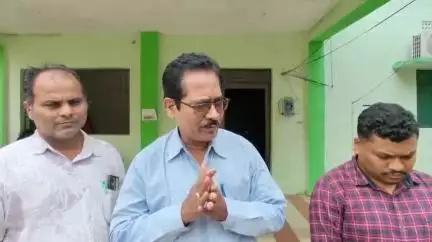 ରାୟଗଡା: ଗୁଡାରି କୃଷି କାର୍ଯ୍ୟାଳୟ ପରିସରରେ ନୂଆ ଧାନ ବିହନ "ଦେବ ଭୋଗ" ବିକ୍ରି ନେଇ କାର୍ଯ୍ୟାଳୟ ପରିସରରେ ବିଭାଗୀୟ ଅଧିକାରୀଙ୍କ ପ୍ରତିକ୍ରିୟା