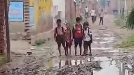 धनौरा: गजरौला के गांव सिहाली मेव मुस्तकीम में गंदगी के लगे अंबार, ग्रामीणों ने प्रधान के खिलाफ किया प्रदर्शन #jansamasya