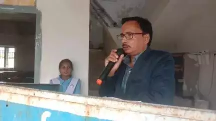 हायर सेकेंडरी स्कूल सलका में आयोजित गुरु पूर्णिमा के अवसर पर प्राचार्य के उद्बोधन