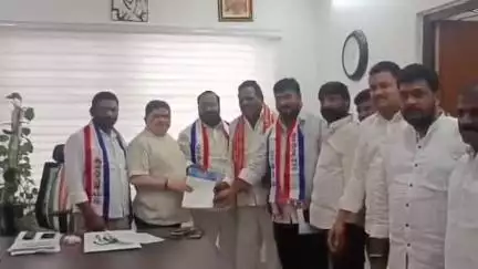 హిమాయత్ నగర్: బంజారాహిల్స్ లో బీసీలకు 42 శాతానికి రిజర్వేషన్లు పెంచాలని మంత్రి పొన్నం ప్రభాకర్ ని కలిసిన బీసీ సంఘాల నేతలు