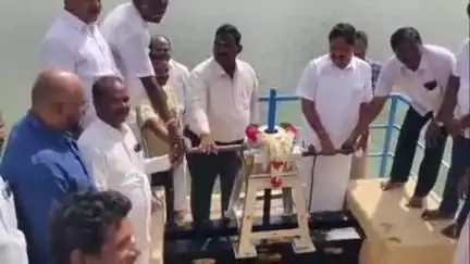 போச்சம்பள்ளி: பாரூர் ஏரியிலிருந்து  2397 ஏக்கர் நிலங்கள் பயன்பெறும் வகையில் முதல் போக பாசனத்திற்காக தண்ணீர் திறப்பு - மாவட்ட ஆட்சியர் மற்றும் எம்எல்ஏ பங்கேற்பு