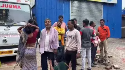 गोड्डा: नोनीहाट के पास हाइवा की टक्कर से बाइक सवार युवक की मौत, एक घायल, सदर अस्पताल में पोस्टमार्टम