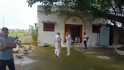 गुरु पूर्णिमा के उपलक्ष पर ग्राम धामनिया माल सभी गांव वालों ने माता मंदिर प्रांगण पर गुरु पूर्णिमा मनाई और आरतीएवं प्रसा