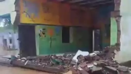 रेवाड़ी: बासदूदा गांव में बाढ़ घुसी, सरकारी स्कूल, अस्पताल और घरों में भरा पानी, मंदोला-धवाना रोड जलमग्न