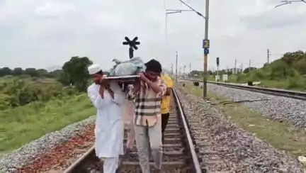 గుంటూరు: శ్యామల నగర్ రైల్వే గేటు వద్ద గుర్తుతెలియని వ్యక్తి మృతదేహం లభ్యం