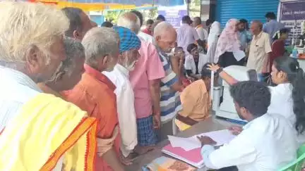கள்ளக்குறிச்சி: மந்தைவெளியில் பாஜக சார்பில் நடைபெற்ற இலவச கண் சிகிச்சை முகாம்