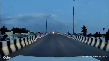 சங்ககிரி: பைக்கும் காரும் நேருக்கு நேர் மோதி உயிர் தப்பிய இளைஞர் - டேஷ் போர்டு வீடியோ வெளியாகி மகுடஞ்சாவடியில் பரபரப்பு #viral