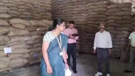 বালিজানা: অসম ৰাজ্যিক পণ্যাগাৰ নিগমৰ গোৱালপাৰা গুদাম পৰিদৰ্শন কৰে গ্ৰাহক পৰিক্ৰমা মন্ত্ৰালয়ৰ সঞ্চালক প্ৰিয়া জেকবে