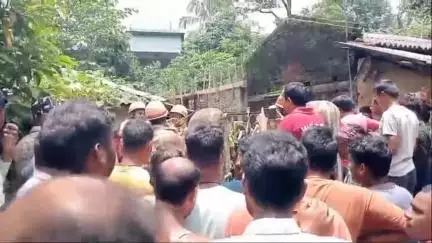 গোপীবল্লভপুর ২: ভামাল গ্রামে রাজমিস্ত্রির কাজের জন্য কুঁয়োতে জলের ব্যবস্থা করতে নেমে রহস্যজনকভাবে মৃত্যু হল ২ জন নির্মাণ শ্রমিকের