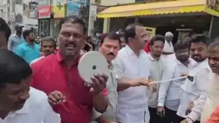 జడ్చర్ల: జడ్చర్ల ఎమ్మెల్యే నువ్వా నేనా
ఐదు ప్రశ్నలకు  పది రోజుల్లో సమాధానం ఇవ్వాల్సిందే: మాజీ ఎమ్మెల్యే లక్ష్మారెడ్డి డిమాండ్