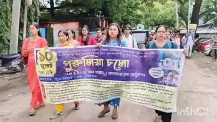 পুরুলিয়া ২: এসএসসি ২০১৬ প্যানেলের যোগ্য চাকরি হারারা পুরুলিয়া শহরে মিছিল করে স্মারকলিপি দিল জেলাশাসক ও ডিআই এর কাছে