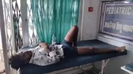 डिंडौरी: जलाराम पेट्रोल पंप के पास मोटरसाइकिल अनियंत्रित होने से दो युवक घायल, अस्पताल में उपचार जारी