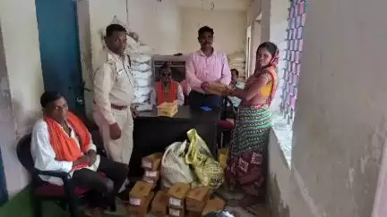 फरसाबहार: ग्राम अंकिरा में चरण पादुका वितरण कार्यक्रम का सफल आयोजन हुआ