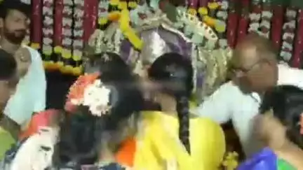 దర్శి: దర్శి పట్టణంలోని సాయిబాబా ఆలయాలలో గురు పౌర్ణమి వేడుకల్లో పాల్గొన్న ఎమ్మెల్యే బూచేపల్లి శివప్రసాద్ రెడ్డి