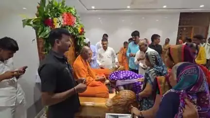 वैजापूर: गुरु पौर्णिमेनिमित्त गोदाधाम सरला बेटावर भाविकांची गर्दी,महंत रामगिरी महाराज यांचे प्रवचन