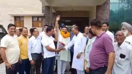 शाहबाद: शाहबाद में भाजपा समर्थक दीपक आनंद और मुल्कराज गुम्बर मनोनीत पार्षद चुने गए, पार्टी का जताया आभार