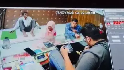 मोठ: चिरगांव में आभूषण चोरी की घटना सीसीटीवी में कैद, वीडियो सोशल मीडिया पर हुआ वायरल