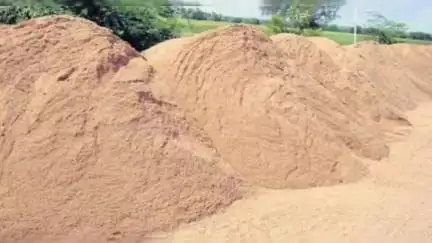 ಬೆಳ್ತಂಗಡಿ: ಅಕ್ರಮವಾಗಿ ಮರಳು ಸಂಗ್ರಹ: ಕಾಂತರಬೆಟ್ಟು ಎಂಬಲ್ಲಿ ಭಾರೀ ಪ್ರಮಾಣದ ಮರಳು ವಶಕ್ಕೆ