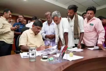 ಕನಕಪುರ: ತಾಲ್ಲೂಕು ಕಚೇರಿಯಲ್ಲಿ ಬಗರ್ ಹುಕುಂ ಯೋಜನೆ ಅಡಿಯಲ್ಲಿ ಅರ್ಜಿ ಸ್ವೀಕಾರ