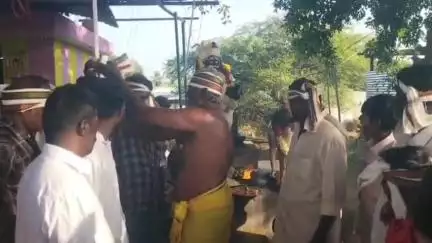 அரூர்: நாசன்கொட்டாய் கிராமத்தில் கற்கலால் ஆன  கூட்டாத்து முனியப்பன் கண் திறக்கும் நிகழ்ச்சி மற்றும் கும்பாஷேகம்  நடைபெற்றது