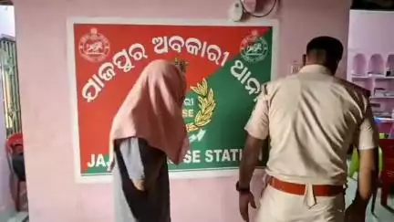 ବିଞ୍ଝାରପୁର: ଯାଜପୁର ଅବକାରୀ ବିଭାଗ ପକ୍ଷରୁ ମକେଇପୁର ଛକରେ ଚଢ଼ାଉ,32 ଗ୍ରାମ ବ୍ରାଉନ ସୁଗାର ଜବତ,ଜଣେ ଗିରଫ,କୋର୍ଟ ଚାଲାଣ