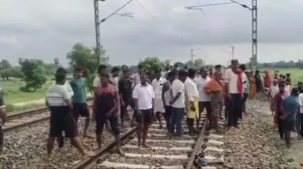 जखनिया: कौला जखनिया गांव के पास रेलवे ट्रैक पार करते समय किसान ट्रेन की चपेट में आया, हुई मौत