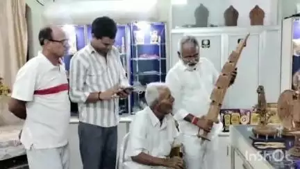 चूरू: श्रीगंगानगर विधायक ने चूरू की सैनिक बस्ती में कलाकार के घर जाकर उसकी कलाकृतियों को सराहा