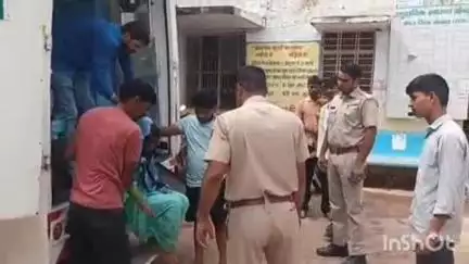 धौलपुर: नेशनल हाईवे 123 पर अज्ञात वाहन ने बाइक सवार 4 जनों को मारी टक्कर, सभी हुए घायल