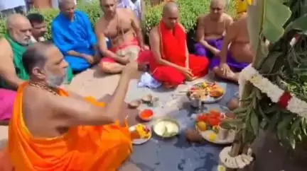 మంత్రాలయం: శ్రీ గురు రాఘవేంద్ర మఠం పీఠాధిపతి సుబుదేంద్ర తీర్థ స్వామీజీ ఆధ్వర్యంలో ఘనంగా మృతిక సంగ్రహణ మహోత్సవం
