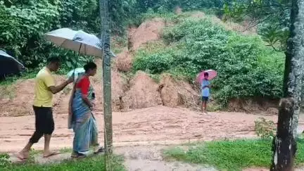বিলোনিয়া: বিলোনিয়া মহকুমার রাজনগর বিধানসভা কেন্দ্রের কৃষ্ণপুর বন্যা কবলিত বিভিন্ন গ্রাম পরিদর্শন করেন বিধায়ক
