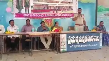 మార్కాపురం: దోర్నాల ప్రభుత్వ ఉన్నత పాఠశాలలో మెగా పేరెంట్ మీటింగులో పాల్గొన్న ఎంఈఓ మస్తాన్ నాయక్ ఎంపీడీవో నాసర్ రెడ్డి