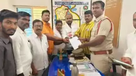 బద్వేల్: బద్వేల్ : ఉప ముఖ్యమంత్రిపై అనుచిత వ్యాఖ్యలు చేసిన వారిపై చర్యలు తీసుకోవాలని  పోలీసులకు జనసేన నేతల ఫిర్యాదు