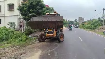 ভাতার: ভাতার বাজার ও ধান জমির বীজ তলা নষ্ট হয়ে যাবে এই আশঙ্কায় গ্রামবাসীদের উদ্যোগে ড্রেন সংস্কার