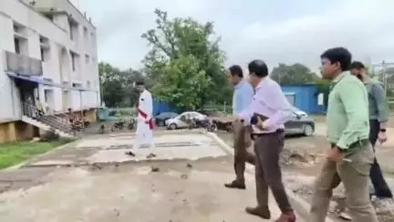 सागर नगर: सागर कलेक्टर ने कलेक्ट्रेट परिसर में बने वाटर हार्वेस्टिंग सिस्टम का निरीक्षण किया, दिशा निर्देश दिए