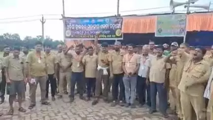 ଆନନ୍ଦପୁର: ଆନନ୍ଦପୁରରେ ଡ୍ରାଇଭର ମହାସଂଘ ଆନ୍ଦୋଳନ ୩ୟ ଦିନରେ, ମତ ରଖିଲେ ସଂଘ କର୍ମକର୍ତ୍ତା