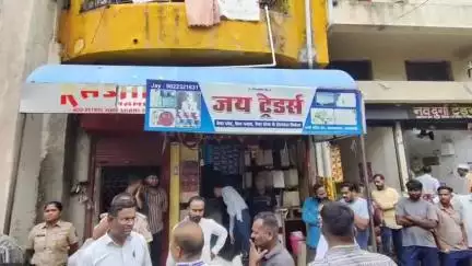 अमरावती: जय ट्रेडर्सवर महापालिकेची धडक कारवाई; १५० किलो प्लास्टिक कॅरी बॅग जप्त