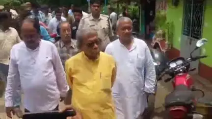 চন্দ্রকোনা ২: চন্দ্রকোনার বন্যা কবলিত  এলাকাগুলি পরিদর্শন করলেন রাজ্যের মন্ত্রী