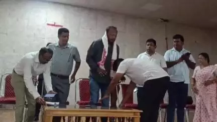 চাৰিদুৱাৰ: মুখ্যমন্ত্ৰীৰ আত্মনিৰ্ভৰ অসম আঁচনি সন্দৰ্ভত জামুগুৰিহাট বাৰেচহৰীয়া ভাওনা প্ৰকল্পত বিশেষ সভা অনুষ্ঠিত, উপস্থিত বিধায়ক