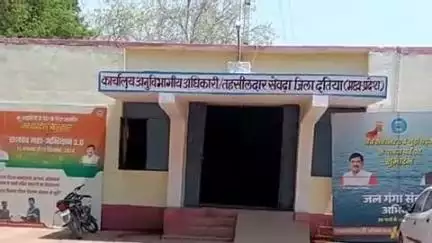सेवढ़ा: रायपुरा बुजुर्ग में शासकीय दुकान पर ₹3.50 लाख की खाद्यान्न सामग्री में खुर्दबुर्द, दो सेल्समैन को नोटिस