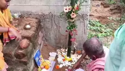 গড়বেতা ৩: সাতবাাঁকুড়া বিদ্যাসাগর স্পোর্টিং ক্লাবের ২৬ তম বর্ষের দুর্গ পুজোর খুঁটিপুজো
