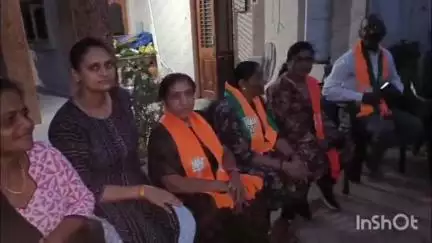 તાલોદ: શહેરના વોર્ડ નંબર 4માં આયુષ્યમાન વય વંદના અંતર્ગત ખાટલા બેઠકનું આયોજન કરવામાં આવ્યું